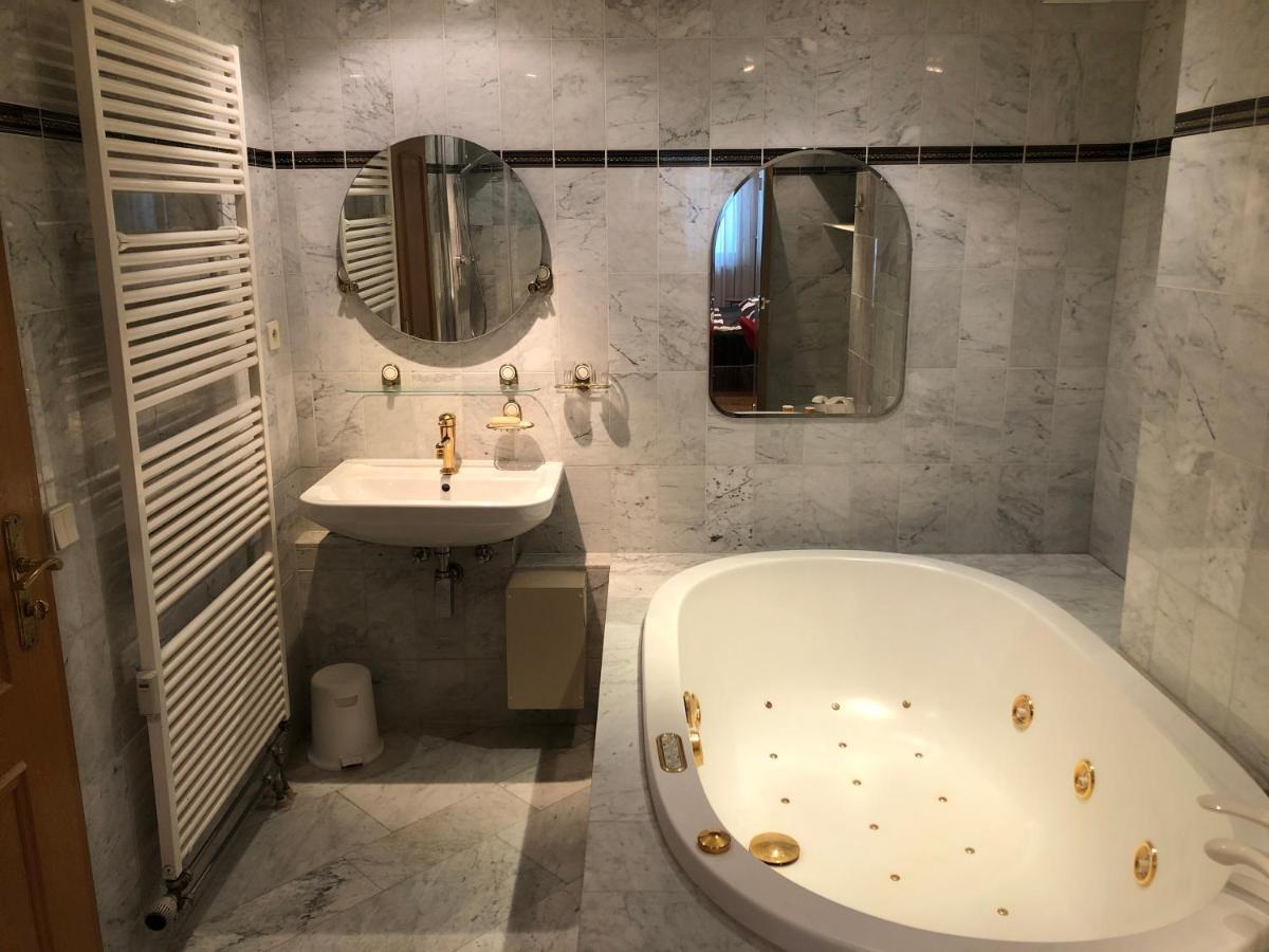 Wohnung Fuer 4 Personen, 2 Schlafzimmer, 2 Parkplaetze, Wlan Konstanz Ngoại thất bức ảnh