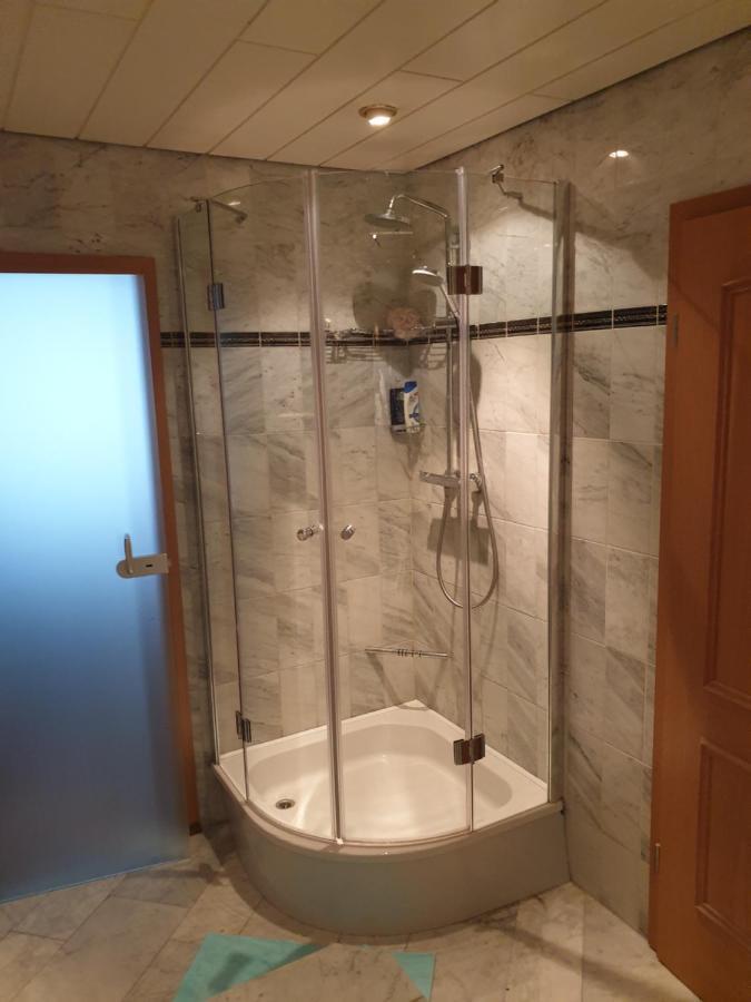 Wohnung Fuer 4 Personen, 2 Schlafzimmer, 2 Parkplaetze, Wlan Konstanz Ngoại thất bức ảnh