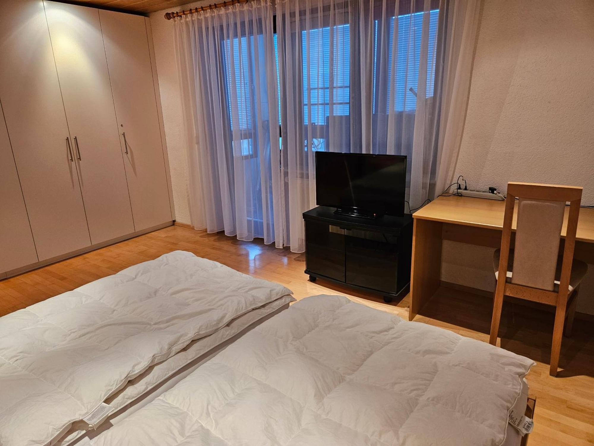 Wohnung Fuer 4 Personen, 2 Schlafzimmer, 2 Parkplaetze, Wlan Konstanz Ngoại thất bức ảnh